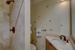 Bunk Room en-suite Bathroom, Shower